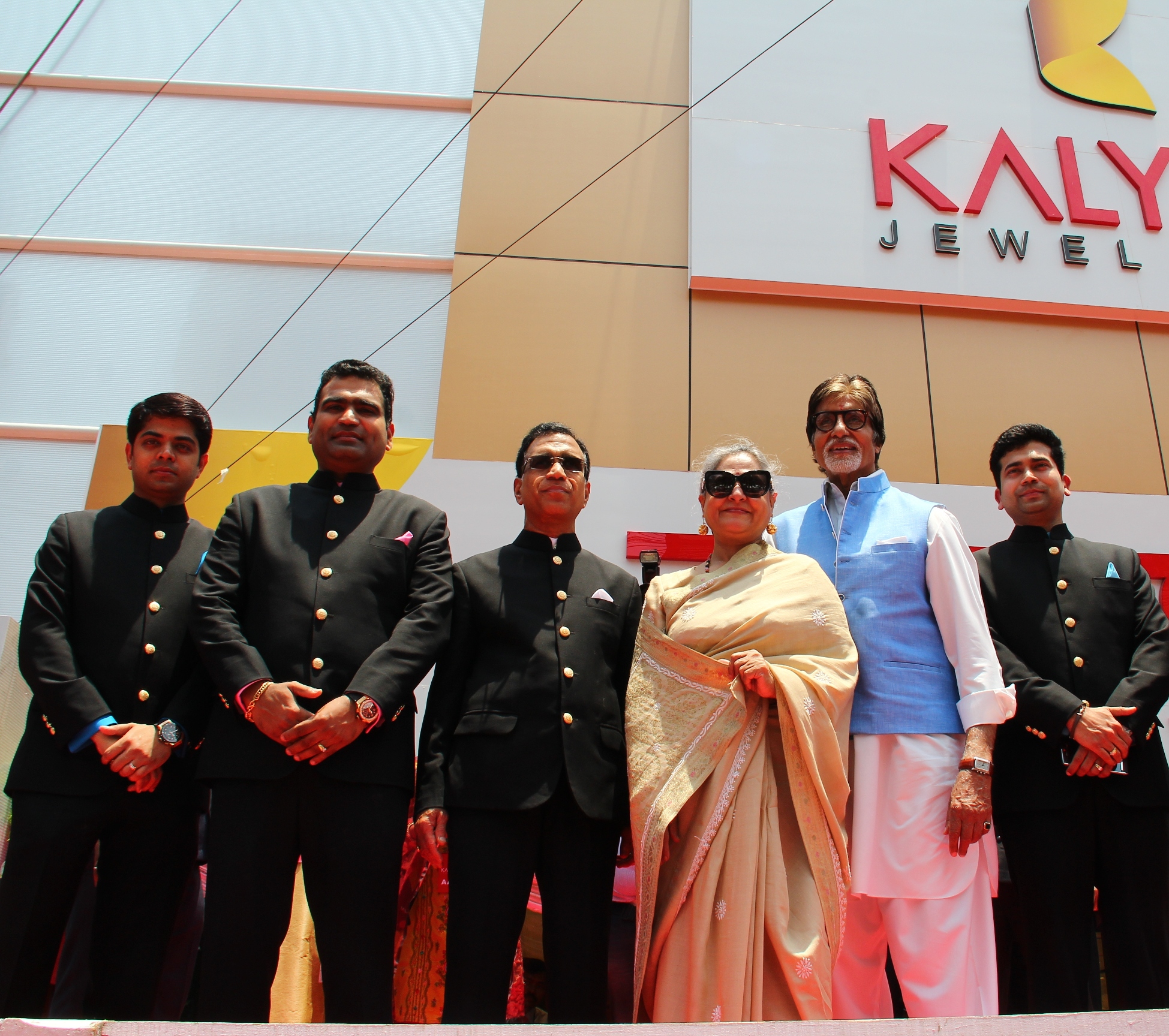 From-Left-Mr-Karthik-Ramani-Mr-Rajesh-Kalyanaraman-Executive-Director-Kalyan-Jewelers-Mr-T-S-Kalyanaraman-CMD-Kalyan-Jewelers-Brand-Ambassadors-Jaya-Bachchan-and-Amitabh-Bachchan-and-Mr-Ramesh-Kalyanaram.
