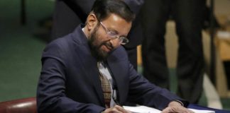 Indian Union Minister of State for Environment, Forests and Climate Change Prakash Javadekar signs the Agreement