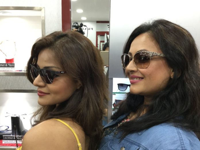 Sreelekha Mitra & Arunima Ghosh inaugurating a Lawrence & Mayo Tollygunge Store.