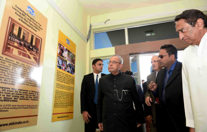 The President, Shri Pranab Mukherjee visiting the Apparel Training & Design Centre, at Chhindwara