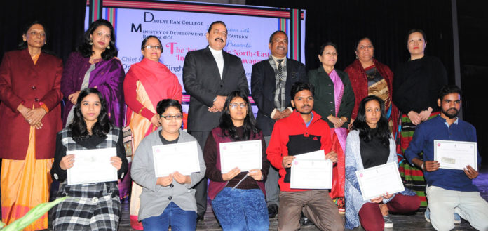 The Minister of State for Development of North Eastern Region (I/C), Prime Ministers Office, Personnel, Public Grievances & Pensions, Atomic Energy and Space, Dr. Jitendra Singh with the award winners, at an Inter-College Northeast cultural event of Delhi University, at Daulat Ram College, New Delhi on January 27, 2017.