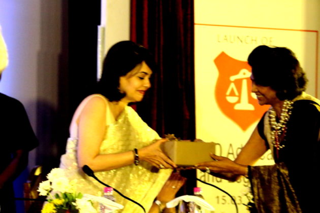 FICCI FLO Event at Kolkata - Anupama Sureka Chair Person handing over gifts