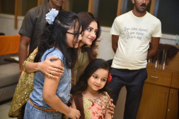 Nusrat Jahan and Arshiya Mukherjee (Bhutu) visited Purulia's City Centre