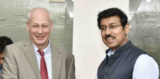 The Vice Minister of Telecom and Mass Communications of the Russian Federation, Mr. Alexey Volin meeting the Minister of State for Information & Broadcasting, Col. Rajyavardhan Singh Rathore, in New Delhi on April 03, 2017.