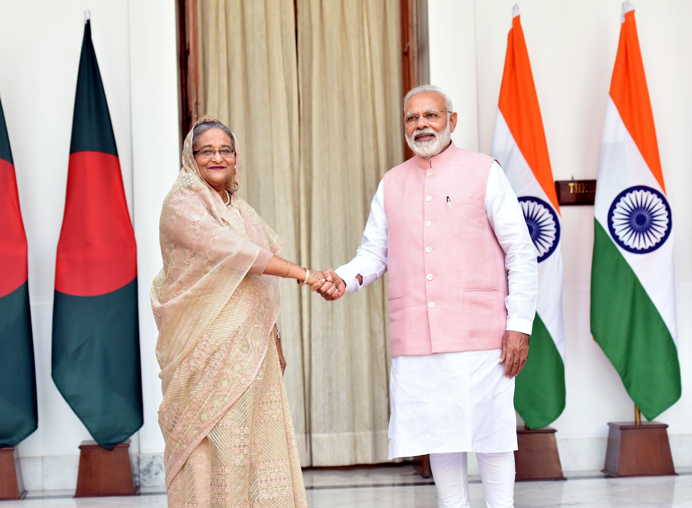 The Prime Minister, Shri Narendra Modi with the Prime Minister of Bangladesh, Ms. Sheikh Hasina, at Hyderabad House, in New Delhi on April 08, 2017.