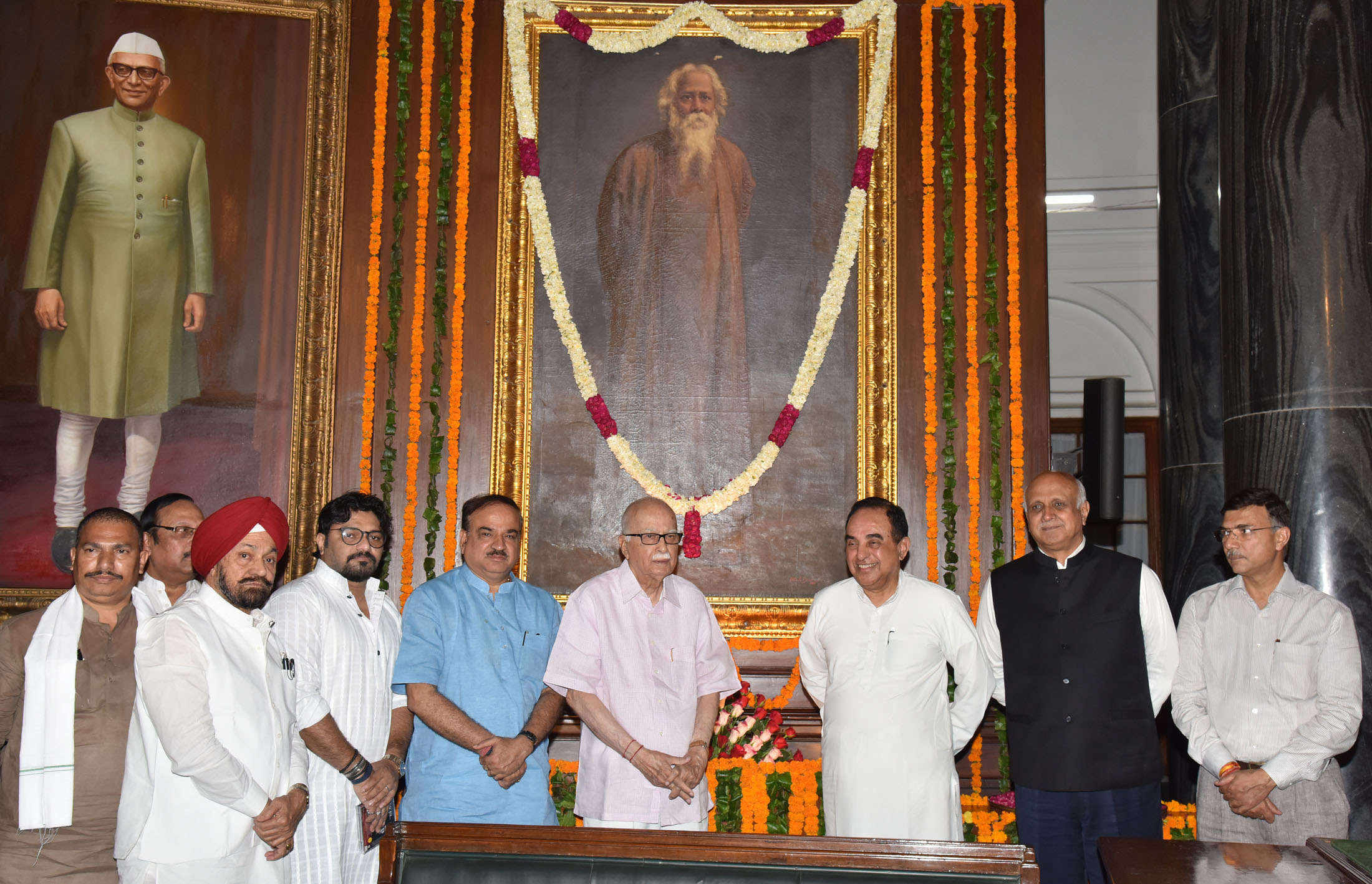 The Union Minister for Chemicals & Fertilizers and Parliamentary Affairs, Shri Ananth Kumar, the Minister of State for Heavy Industries & Public Enterprises, Shri Babul Supriyo and other dignitaries paid tributes at the portrait of Gurudev Rabindranath Tagore, on his Birth Anniversary, at Parliament House, in New Delhi on May 09, 2017,