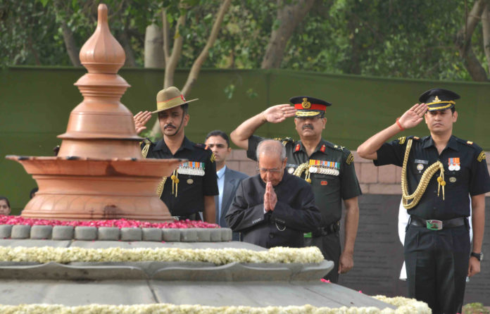 The President, Shri Pranab Mukherjee paying homage at the Samadhi of the former Prime Minister, late Shri Rajiv Gandhi, on his 26th Anniversary of Martyrdom, at Vir Bhoomi, in New Delhi on May 21, 2017.