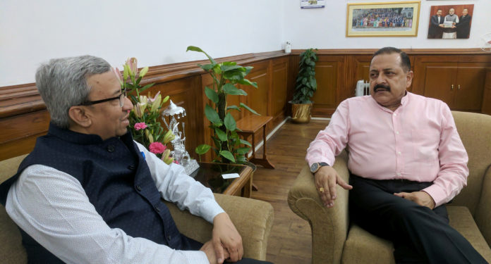 The President of Federation of Indian Chambers of Commerce and Industry (FICCI), Shri Pankaj R. Patel calling on the Minister of State for Development of North Eastern Region (I/C), Prime Ministers Office, Personnel, Public Grievances & Pensions, Atomic Energy and Space, Dr. Jitendra Singh, in New Delhi on June 23, 2017.