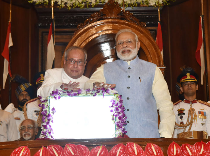 The President, Shri Pranab Mukherjee and the Prime Minister, Shri Narendra Modi pressing the buzzer to launch the Goods & Service Tax (GST), in Central Hall of Parliament, in New Delhi on June 30, 2017.