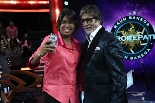 Jhulan Goswami takes a selfie with Amitabh Bachchan on Kaun Banega Crorepati