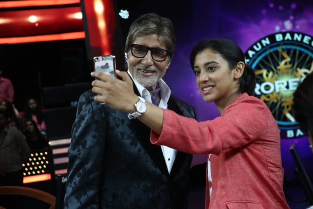 Smriti Mandhana takes a selfie with Amitabh Bachchan on Kaun Banega Crorepati 9