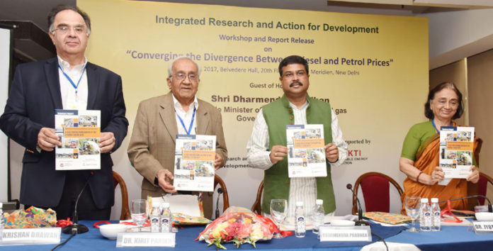 The Minister of State for Petroleum and Natural Gas (Independent Charge), Shri Dharmendra Pradhan releasing the report on Converging the Divergence between Diesel and Petrol Prices at a Workshop, in New Delhi on August 30, 2017.