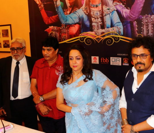 Hema Malini & Pandit Bikram Ghosh - Kolkata Press Meet Pic 9
