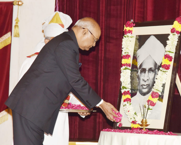 The President, Shri Ram Nath Kovind paying floral tributes at the portrait of the former President of India, Dr. Sarvepalli Radhakrishnan, on the occasion of his Birth Anniversary, at Rashtrapati Bhavan, in New Delhi on September 05, 2017.