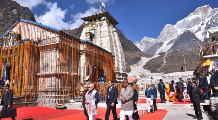 The Prime Minister, Shri Narendra Modi at Kedarnath, in Uttarakhand on October 20, 2017. The Governor of Uttarakhand, Dr. K.K. Paul and the Chief Minister of Uttarakhand, Shri Trivendra Singh Rawat are also seen.