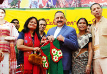 The Minister of State for Development of North Eastern Region (I/C), Prime Ministers Office, Personnel, Public Grievances & Pensions, Atomic Energy and Space, Dr. Jitendra Singh visiting the various stalls after inaugurating the two-week Northeast handicraft-cum-handloom Exhibition cum Sale, in New Delhi on December 03, 2017.
