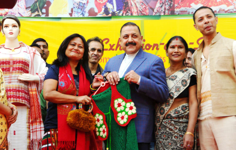 The Minister of State for Development of North Eastern Region (I/C), Prime Ministers Office, Personnel, Public Grievances & Pensions, Atomic Energy and Space, Dr. Jitendra Singh visiting the various stalls after inaugurating the two-week Northeast handicraft-cum-handloom Exhibition cum Sale, in New Delhi on December 03, 2017.