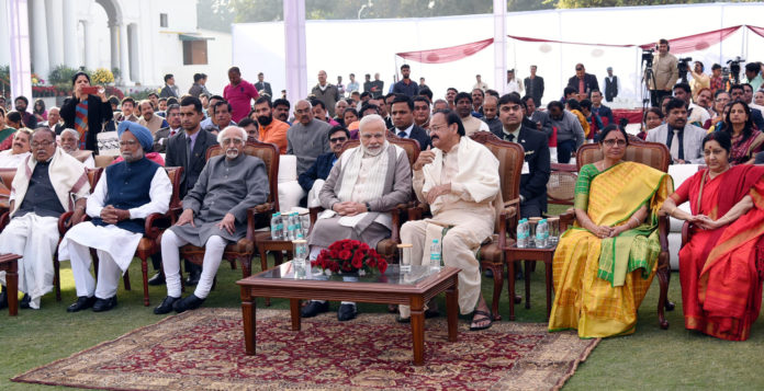 The Vice President, Shri M. Venkaiah Naidu, the Prime Minister, Shri Narendra Modi, the former Vice President, Shri M. Hamid Ansari and the former Prime Minister, Dr. Manmohan Singh at Vice President House during Sankranthi Celebrations, in New Delhi on January 21, 2018. The Union Minister for External Affairs, Smt. Sushma Swaraj and other dignitaries are also seen.