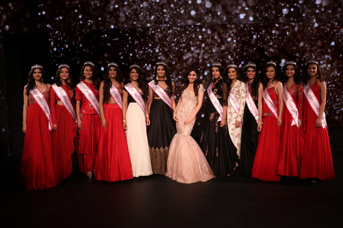 Pooja Chopra with the winners from the East Zone of Fbb Colors Femina Miss India held at Swissotel, Kolkata_2