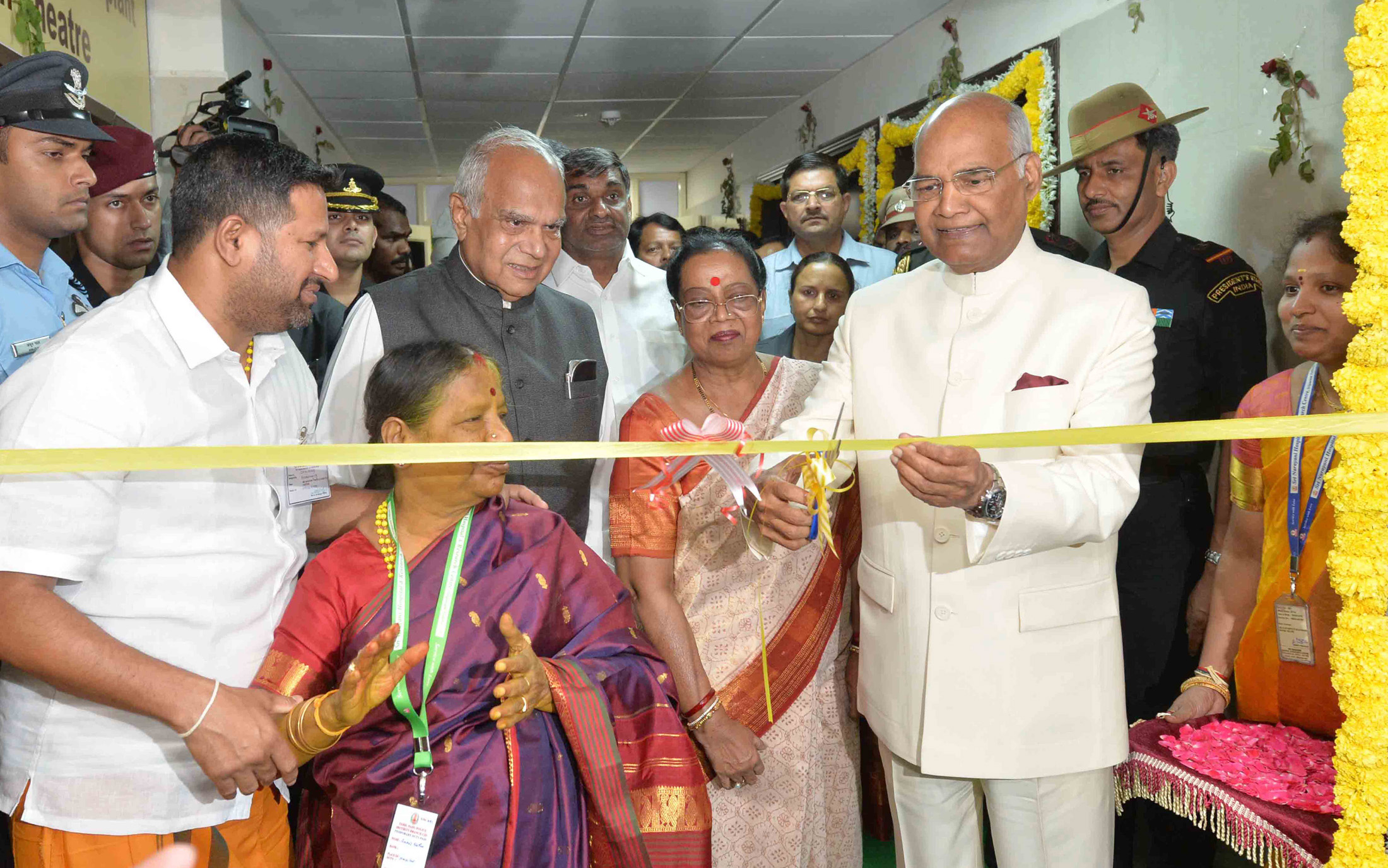 The President, Shri Ram Nath Kovind inaugurating the Kidney Transplant Unit and Cardiac Unit of the Sri Narayani Hospital and Research Centre, Thirumalaikodi, at Vellore, in Tamil Nadu on May 04, 2018. The Governor of Tamil Nadu, Shri Banwarilal Purohit is also seen.
