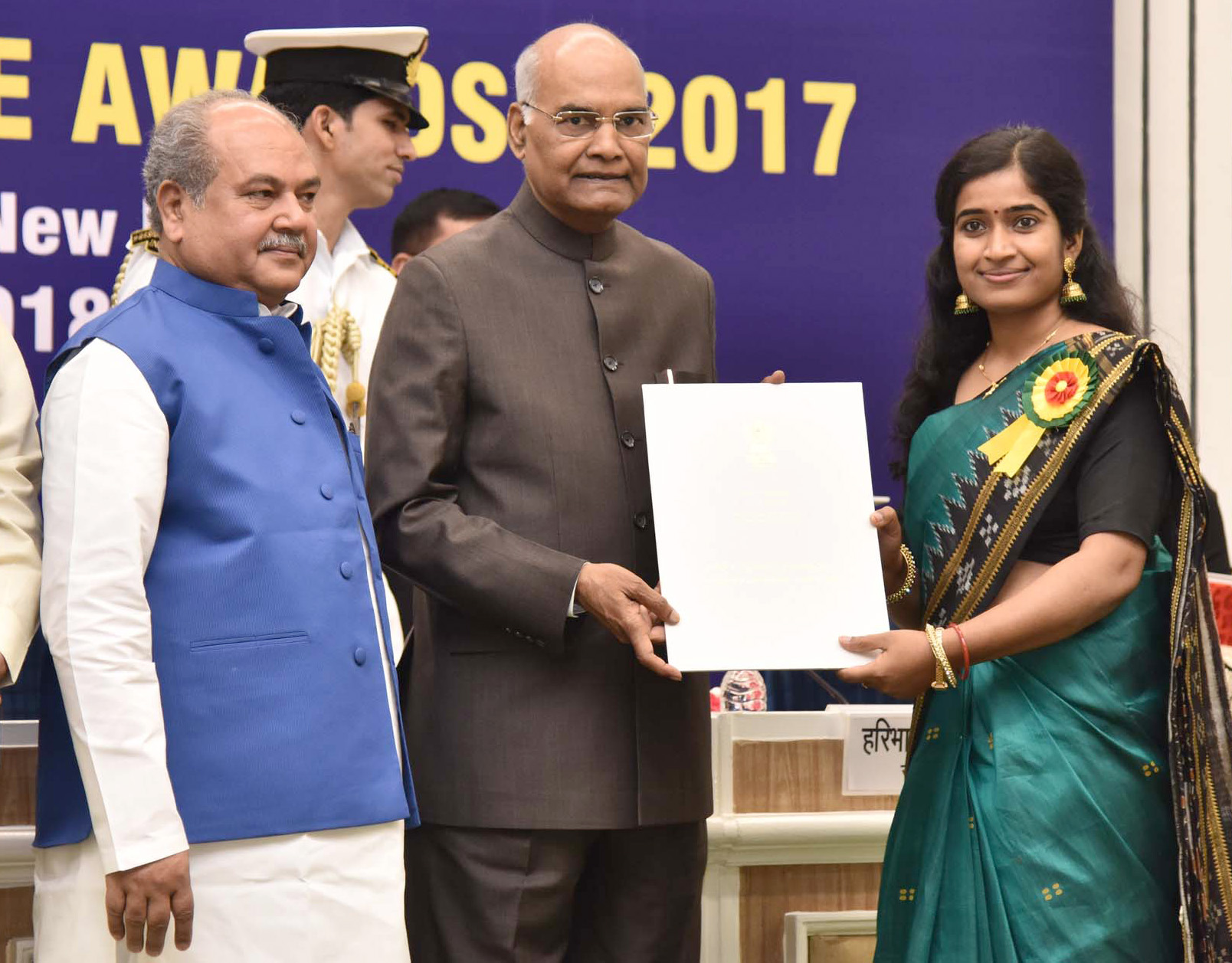 The President, Shri Ram Nath Kovind presenting the National Geoscience Awards 2017, at a function, in New Delhi on May 16, 2018. The Union Minister for Rural Development, Panchayati Raj and Mines, Shri Narendra Singh Tomar is also seen.