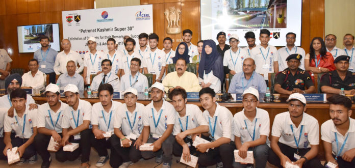 The Minister of State for Development of North Eastern Region (I/C), Prime Ministers Office, Personnel, Public Grievances & Pensions, Atomic Energy and Space, Dr. Jitendra Singh in a group photograph with the students from Jammu and Kashmir (supported by Kashmir Super 30 Project) who have qualified for the JEE (Main & Advance), 2017-18, in New Delhi on June 12, 2018.