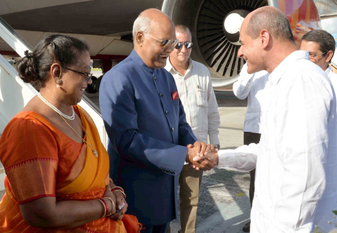 The President, Shri Ram Nath Kovind being received by the Deputy Minister of Foreign Affairs of Cuba, Mr. Rogelio Sierra Diaz, on his arrival, at Jose Marti International Airport, Havana, in Cuba on June 21, 2018.