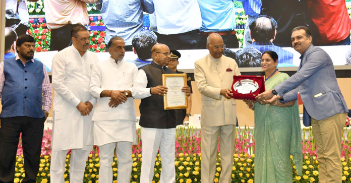 The President, Shri Ram Nath Kovind presenting the National Awards for Outstanding Services in the field of Prevention of Alcoholism and Substance (Drugs) Abuse, on the occasion of the International Day against Drug Abuse and Illicit Trafficking, in New Delhi on June 26, 2018. The Union Minister for Social Justice and Empowerment, Shri Thaawar Chand Gehlot, the Ministers of State for Social Justice & Empowerment, Shri Krishan Pal, Shri Vijay Sampla and Shri Ramdas Athawale are also seen.