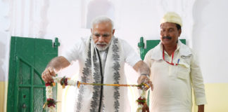 PM pays homage to the great saint and poet, Kabir, at Sant Kabir Nagar The Prime Minister, Shri Narendra Modi offered Chadar at Sant Kabir Mazaar and paid homage to the great saint and poet, Kabir, at Maghar, in Sant Kabir Nagar district of Uttar Pradesh on June 28, 2018.