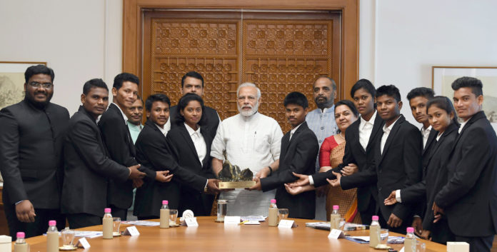 The Prime Minister, Shri Narendra Modi meeting the members of the Mission Shaurya Team, five students out of this group successfully scaled Mt. Everest in May 2018, in New Delhi on June 29, 2018. The Chief Minister of Maharashtra, Shri Devendra Fadnavis and the Minister of State for Home Affairs, Shri Hansraj Gangaram Ahir are also seen.