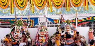 স্নানযাত্রা সারলেন পুরীর জগন্নাথ,বলরাম ও সুভদ্রা – রথযাত্রার উত্সবে মেতে উঠবে সারাদেশ Jai Jagannath - Puri Snan Yatra 10