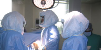 Medica Superspecialty Hospital- Unique Navigated Knee Replacement: A First in Eastern India (M) Dr. Vikash Kapoor, Vice-Chairman and Group Director – Orthopaedics, Medica Group of Hospitals and other doctors along with the 63-years old patient Mrs. Riddhima Chatterjee. She had recently undergone a successful computer navigation assisted cemented total knee replacement (TKR) surgery on left leg at Medica Superspecialty Hospital.