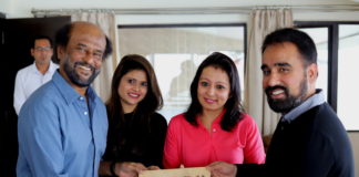 King of Cinema Rajnikanth Enjoyed Queen of Hills – Allita hosts the legendary Rajinikanth at Kurseong Superstar Rajinikanth and Mr. Mehul Parekh with the new name of the Director's bungalow at Allita