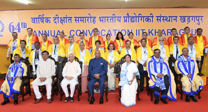 The President, Shri Ram Nath Kovind at the 64th Annual Convocation of IIT Kharagpur, in West Bengal on July 20, 2018. The Governor of West Bengal, Shri Keshari Nath Tripathi and the Chief Minister of West Bengal, Ms. Mamata Banerjee are also seen.
