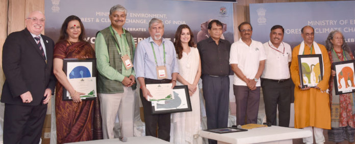 The Union Minister for Commerce & Industry and Civil Aviation, Shri Suresh Prabhakar Prabhu in a group photograph with the awardees, on the occasion of the World Elephant Day 2018, in New Delhi on August 12, 2018.