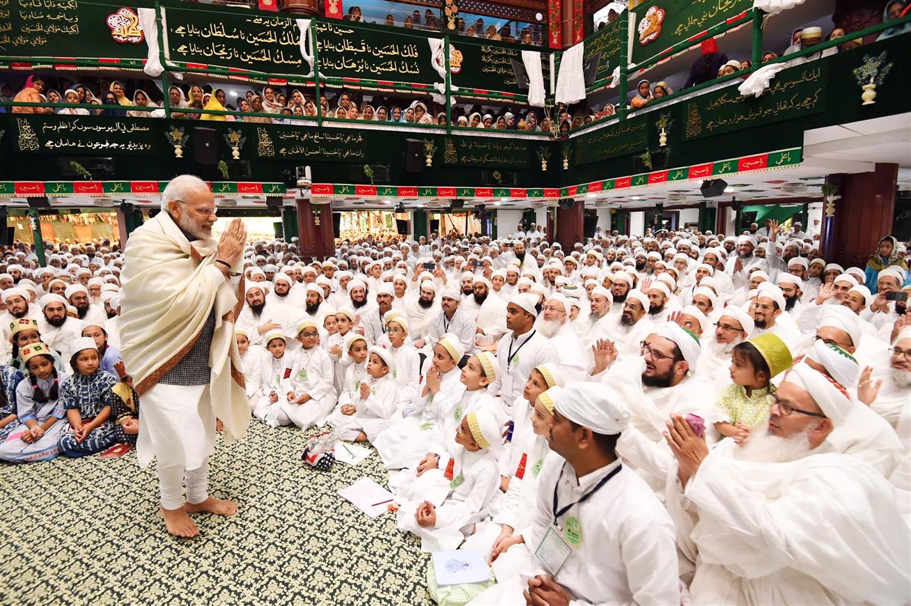 The Prime Minister, Shri Narendra Modi attending Ashara Mubaraka – Commemoration of the Martyrdom of Imam Husain (SA), organised by the Dawoodi Bohra community, at Saifee Masjid, in Indore, Madhya Pradesh on September 14, 2018.