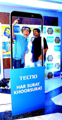 Upal enjoying a selfie moment with RJ Agni at Tecno Mobile presents Mirchi Movie Night