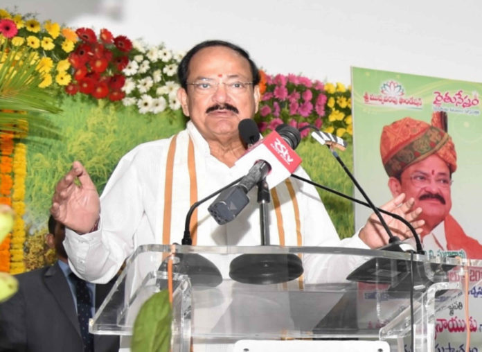 The Vice President, Shri M. Venkaiah Naidu addressing the gathering after inaugurating a free Medical Camp jointly organized by the Asian Institute of Gastroenterology and Swarna Bharat Trust and presenting ‘Rythu Nestham’ awards, in Hyderabad on October 07, 2018.