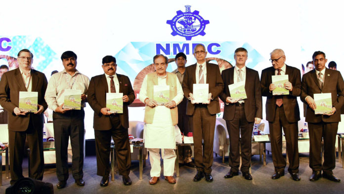 The Union Minister for Steel, Shri Chaudhary Birender Singh releasing a souvenir at the inauguration of the International Conference on “Minerals and Metals outlook 2030”, in New Delhi on October 09, 2018.