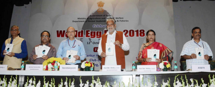 The Ministers of State for Agriculture & Farmers Welfare and Panchayati Raj, Shri Parshottam Rupala and the Minister of State for Agriculture and Farmers Welfare, Smt. Krishna Raj releasing the publication at the celebration of the World Egg Day 2018, in New Delhi on October 12, 2018. The Secretary, Animal Husbandry, Dairying and Fisheries, Shri Tarun Shridhar and other dignitaries are also seen.