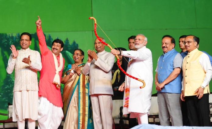The President, Shri Ram Nath Kovind and the Prime Minister, Shri Narendra Modi attending the Dussehra Celebrations, at Lal Qila Maidan, in Delhi on October 19, 2018. The Union Minister for Science & Technology, Earth Sciences and Environment, Forest & Climate Change, Dr. Harsh Vardhan, the Member of Parliament, Shri Manoj Tiwari and other dignitaries are also seen.