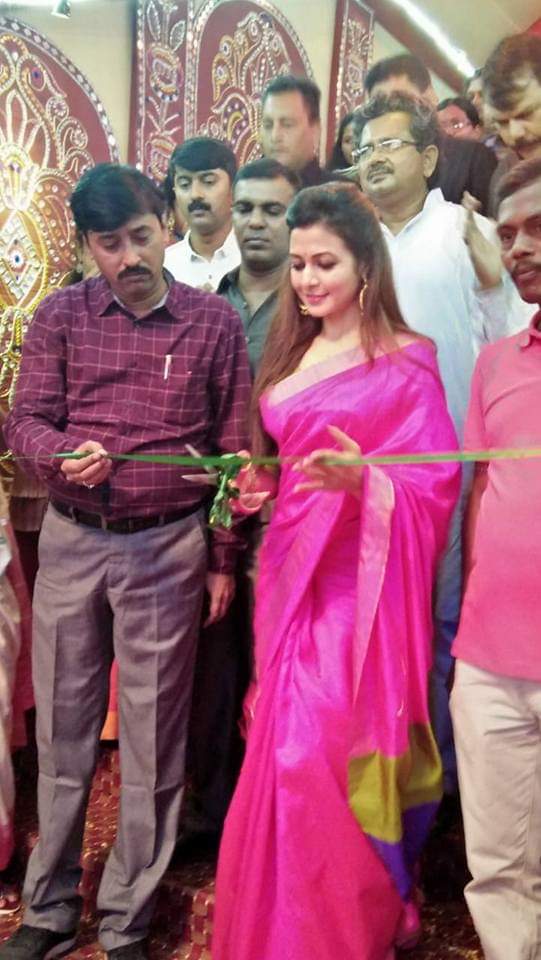 Koyel inaugurating ITI More Durga Puja at Kalyani