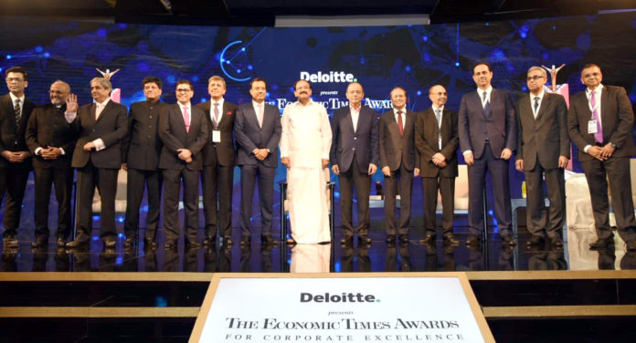 The Vice President, Shri M. Venkaiah Naidu with the Awardees of the Economic Times Awards 2018 for Corporate Excellence, in Mumbai on November 17, 2018. The Union Minister for Finance and Corporate Affairs, Shri Arun Jaitley, the Union Minister for Railways and Coal, Shri Piyush Goyal and other dignitaries are also seen.