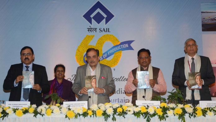 The Union Minister for Steel, Shri Chaudhary Birender Singh releasing the publication, at the SAIL’s 60 years of Production Curtain Raiser programme, in New Delhi on December 28, 2018. The Minister of State for Steel, Shri Vishnu Deo Sai, the Secretary, Ministry of Steel, Shri Binoy Kumar and the Chairman, SAIL, Shri Anil Kumar Chaudhary are also seen.