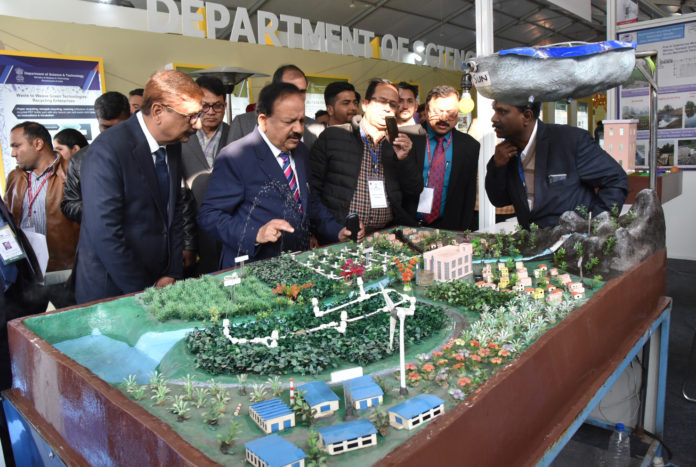 The Union Minister for Science & Technology, Earth Sciences and Environment, Forest & Climate Change, Dr. Harsh Vardhan visiting the CSIR exhibition, at the 106th session of the Indian Science Congress, at Jalandhar, Punjab on January 03, 2019.