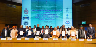 The Union Minister for Road Transport & Highways, Shipping and Water Resources, River Development & Ganga Rejuvenation, Shri Nitin Gadkari signed an MoU on Renukaji Dam project with the Chief Ministers of Delhi, Uttar Pradesh, Uttarakhand, Rajasthan, Haryana and Himachal Pradesh, in New Delhi on January 11, 2019.