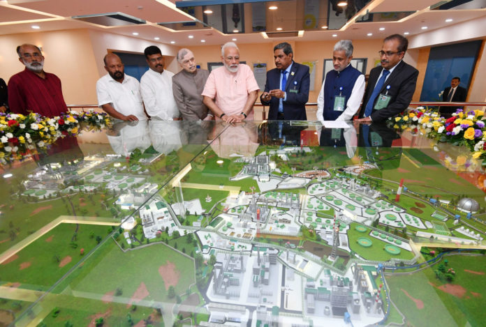 The Prime Minister, Shri Narendra Modi at the dedication to the nation of Integrated Refinery Expansion Complex in Kochi & Mounded Storage Vessel at LPG Bottling Plant in Kochi and lays foundation stone for Petrochemical complex at BPCL Kochi Refinery, at Kochi, in Kerala on January 27, 2019. The Governor of Kerala, Justice (Retd.) P. Sathasivam, the Union Minister for Petroleum & Natural Gas and Skill Development & Entrepreneurship, Shri Dharmendra Pradhan, the Minister of State for Tourism (I/C), Shri Alphons Kannanthanam and other dignitaries are also seen.