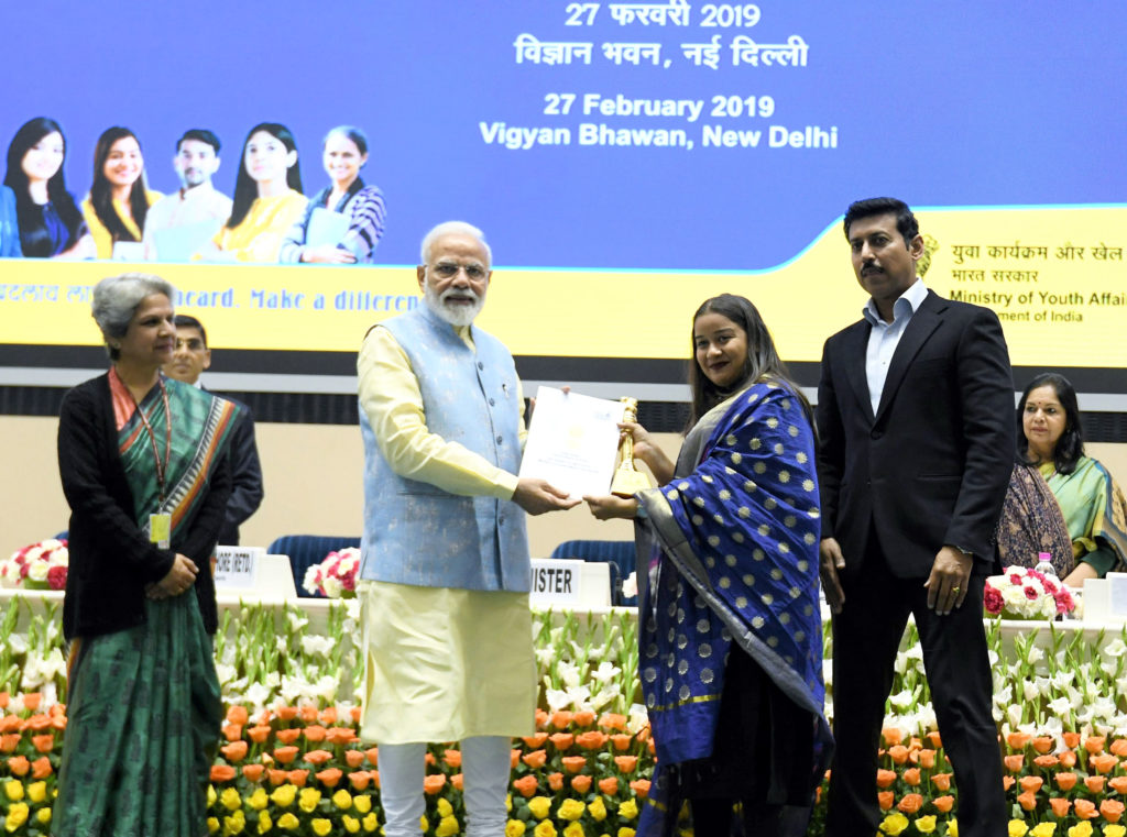 The Prime Minister, Shri Narendra Modi giving away the National Youth Parliament Festival, 2019 Award (1st Prize) to Ms. Shweta Umre from Nagpur, Maharashtra, at a function, in New Delhi on February 27, 2019. The Minister of State for Youth Affairs & Sports and Information & Broadcasting (I/C), Col. Rajyavardhan Singh Rathore and the Secretary, Department of Youth Affairs, Smt. Upma Chawdhry are also seen.