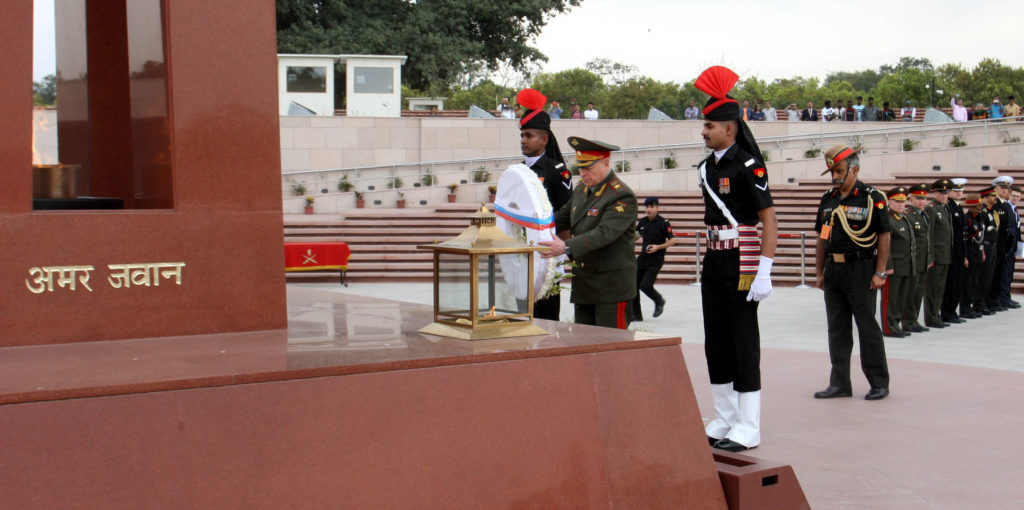 The Land Forces Cdr. Russian Federation, Col. Gen. Salyukov Oleg Leonidovich laying a wreath at National War Memorial, in New Delhi on March 14, 2019.