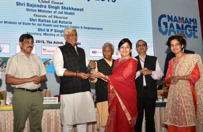 The Union Minister for Jal Shakti, Shri Gajendra Singh Shekhawat presenting the awards, at the National Mission for Clean Ganga function, organized by the Ministry of Jal Shakti, in New Delhi on June 05, 2019. The Minister of State for Jal Shakti and Social Justice & Empowerment, Shri Rattan Lal Kataria, the Secretary, Ministry of Jal Shakti, Shri U.P. Singh and other dignitaries are also seen.